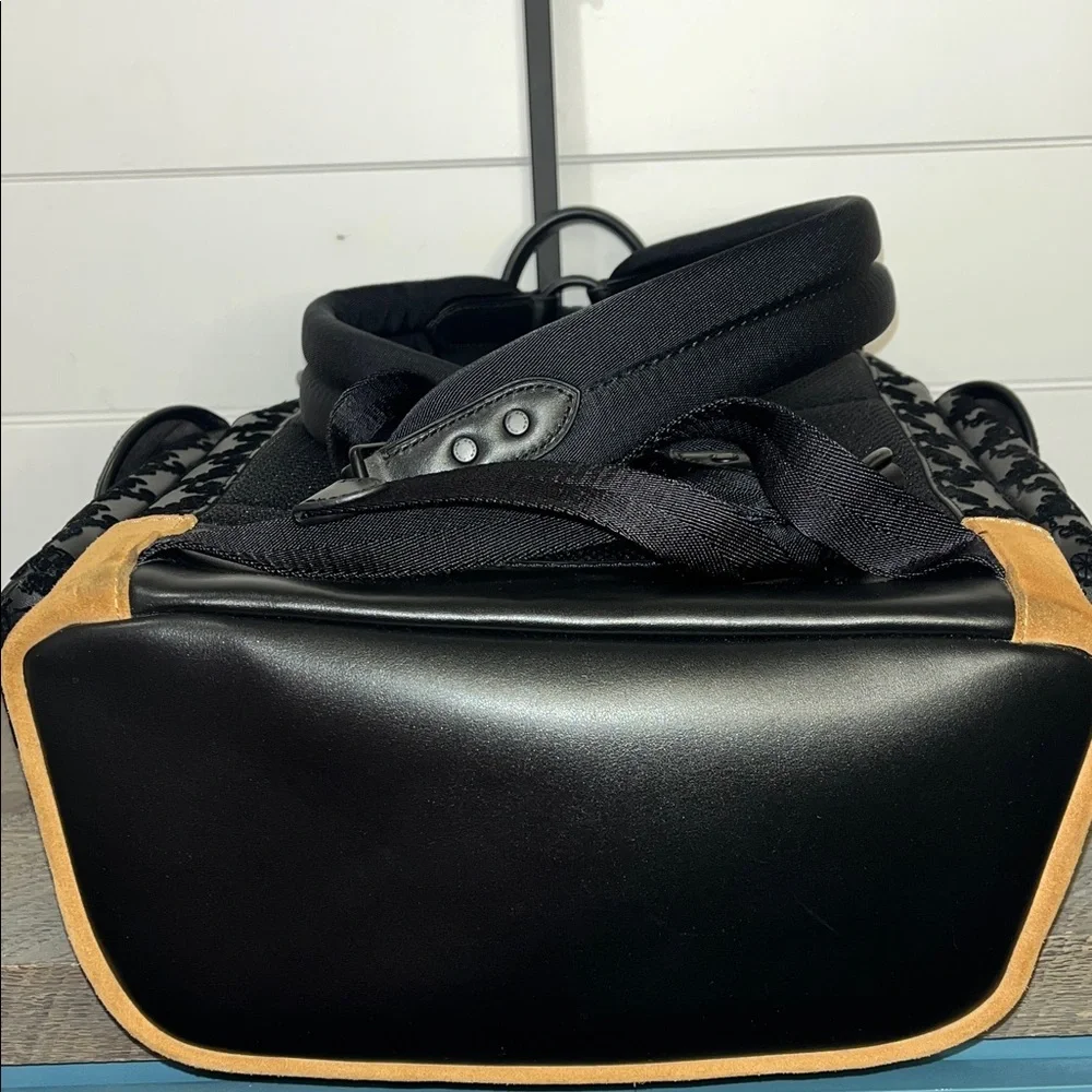 Coach Hitch Backpack – Style C6609 (H2161-C6609) - Rare & Discontinued - Picture 5 of 14